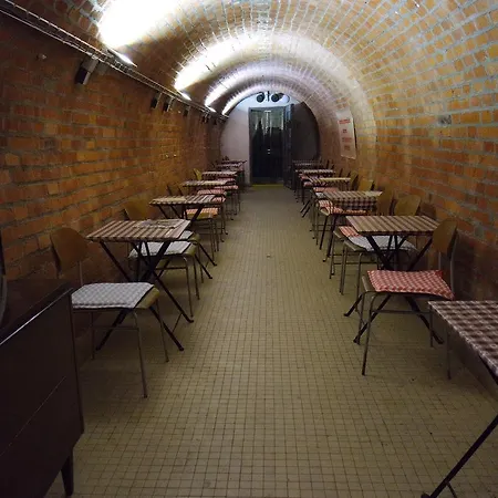 بيت شباب 10-z Bunker *