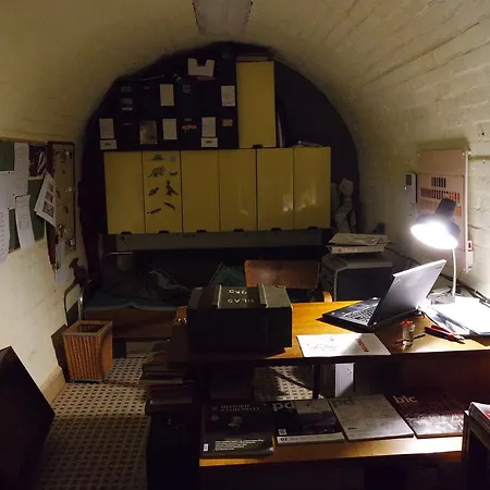 10-z Bunker بيت شباب *