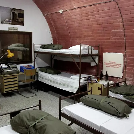 بيت شباب 10-z Bunker *